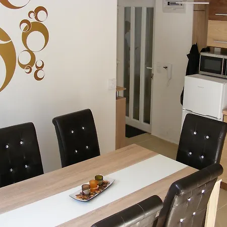 Livia Wellness Apartman Apartment